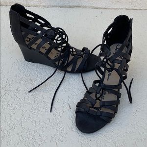 Trendy Black Tie Up Wedges